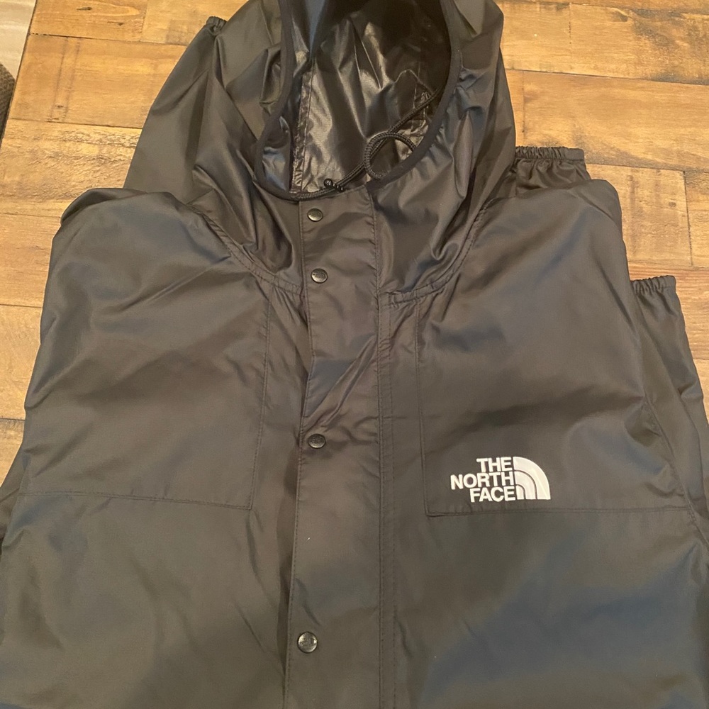 Brand new North Face “ jacket “ - Picture 11 of 15